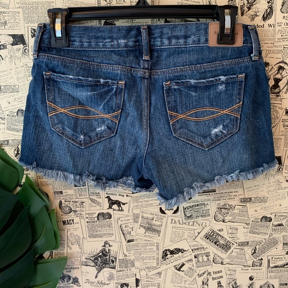 Abercrombie & Fitch Destroyed Denim shorts 0 25 - Picture 6 of 9